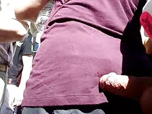 brünette mädchen blä ...